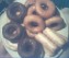 Donuts gedoopt siroop