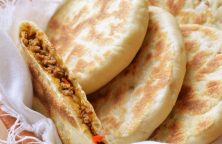Heerlijke gevulde Marokkaanse panbroodjes Batbot met gehakt
